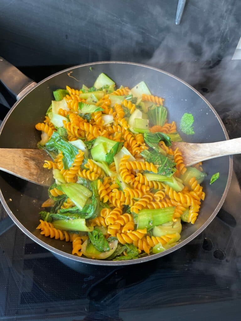 Pasta mit Pak Choi und Miso-Salsa » schnelle Wik-Küche!